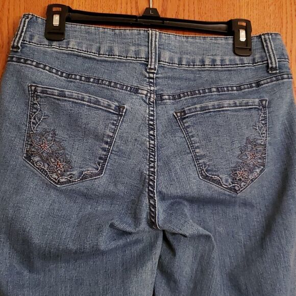 EUC Lee Riders Mid Rise Straight Leg Jeans Sz 8P - Picture 1 of 8